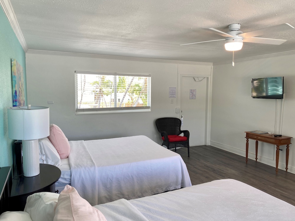 Drop Anchor Resort and Marina 15/50