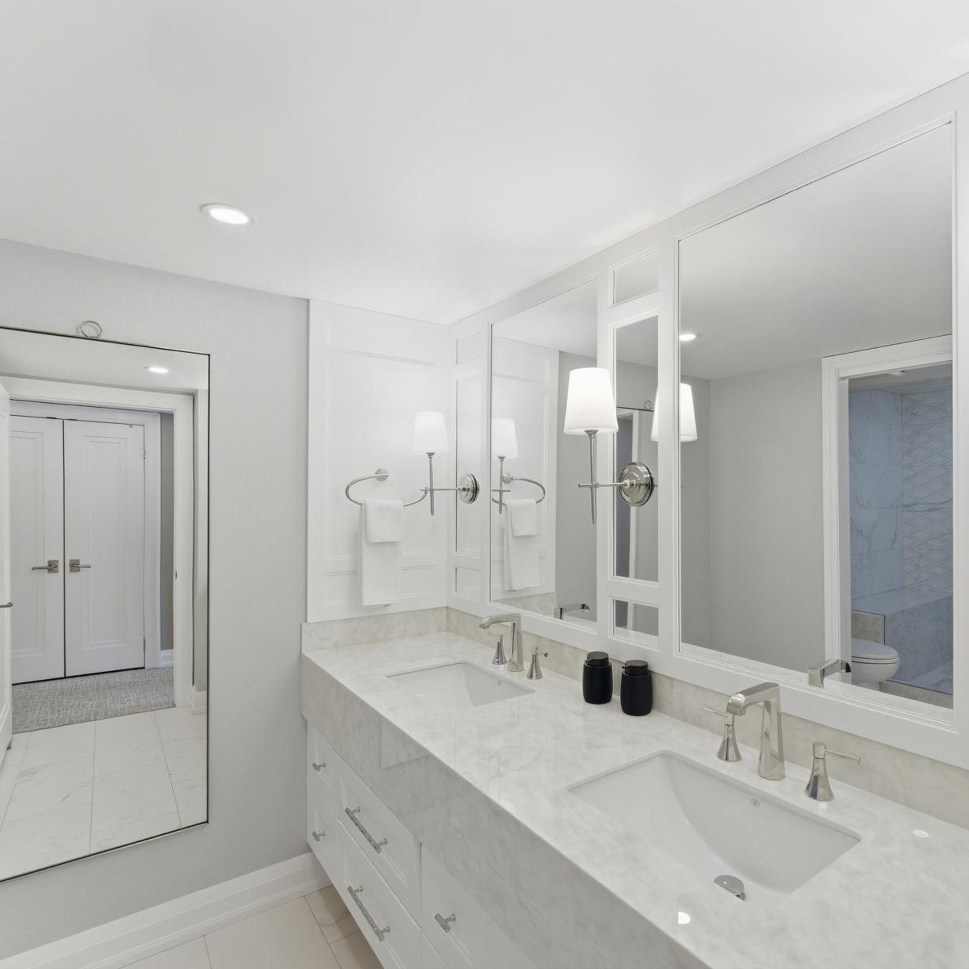 Premium, Penthouse Suite, 2 King Beds, Falls View, 2 Bathrooms, Embassy Suites By Hilton Niagara Falls Fallsview 2/2