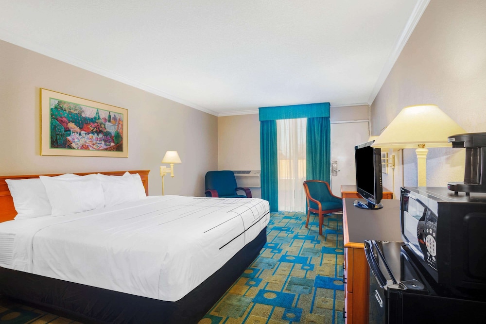 Days Inn by Wyndham Del Rio 19/55