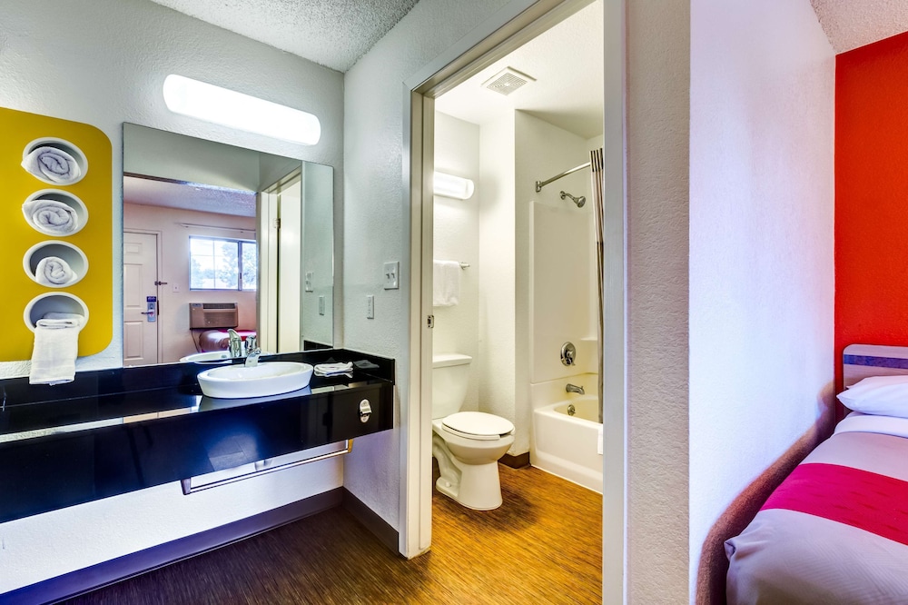 Motel6 Wheat Ridge, CO - West - Denver North 33/34