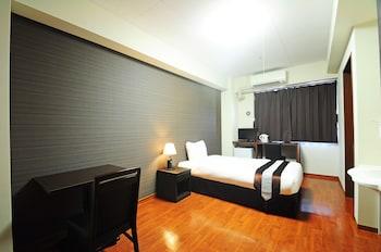 Room, Single, 2 Double Beds