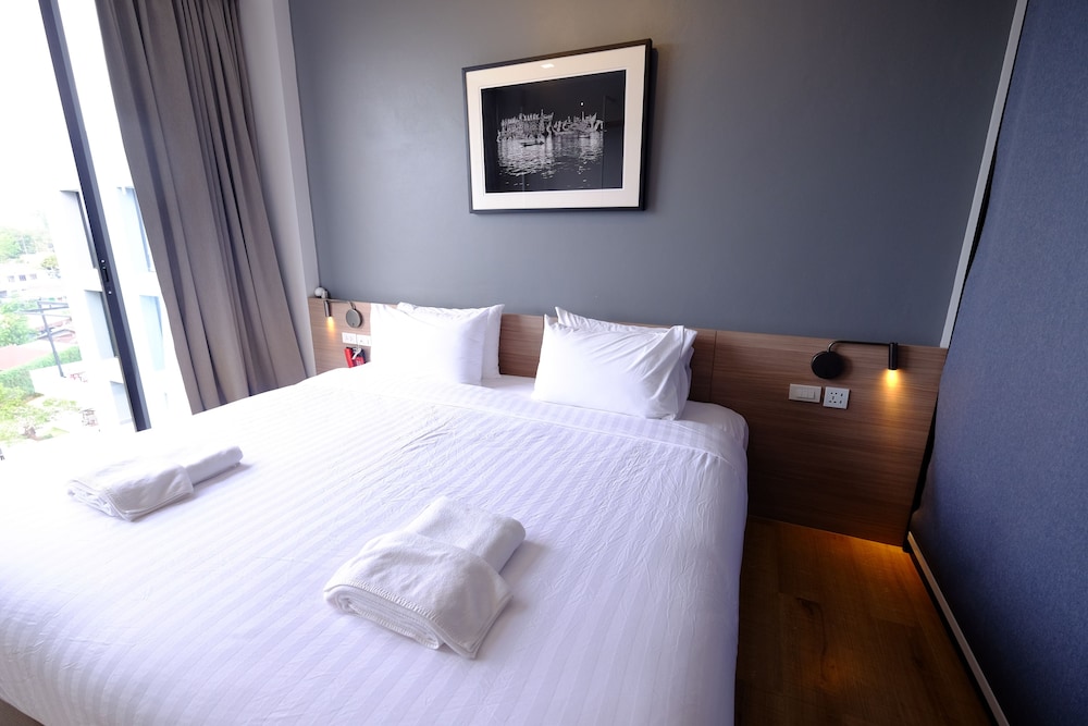 R Photo Hotel 10/33