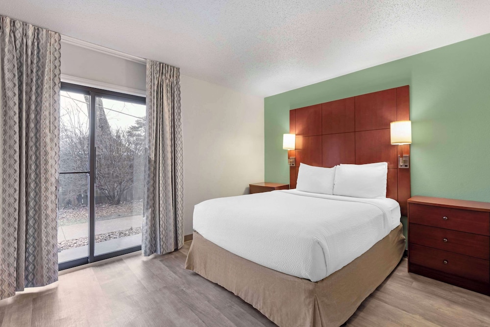 STUDIO, QUEEN BED, ACCESSIBLE