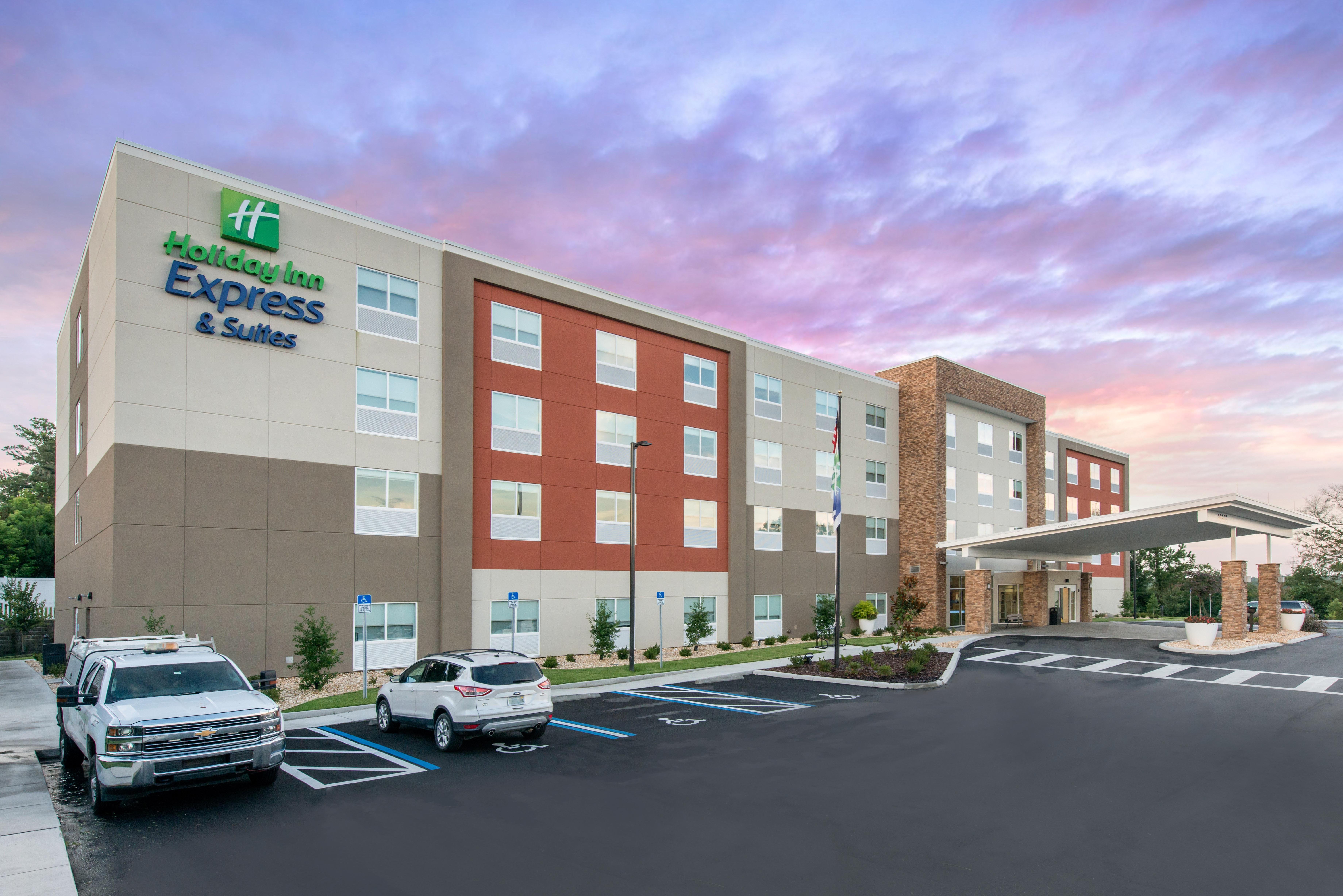 HOLIDAY INN EXPRESS SUITES ALACHUA GAINESVILLE AREA in ALACHUA - FL
