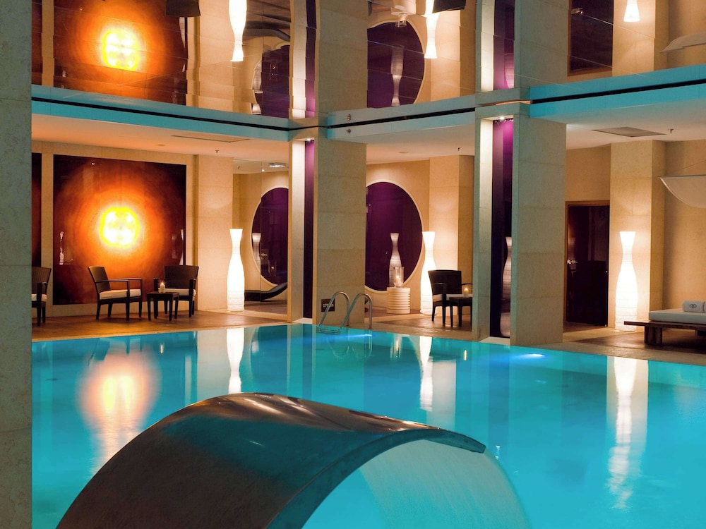 swimming pool spa