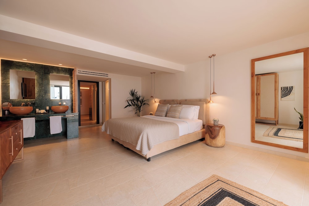 2 BEDROOMS, FAMILY SUITE, PRIVATE POOL