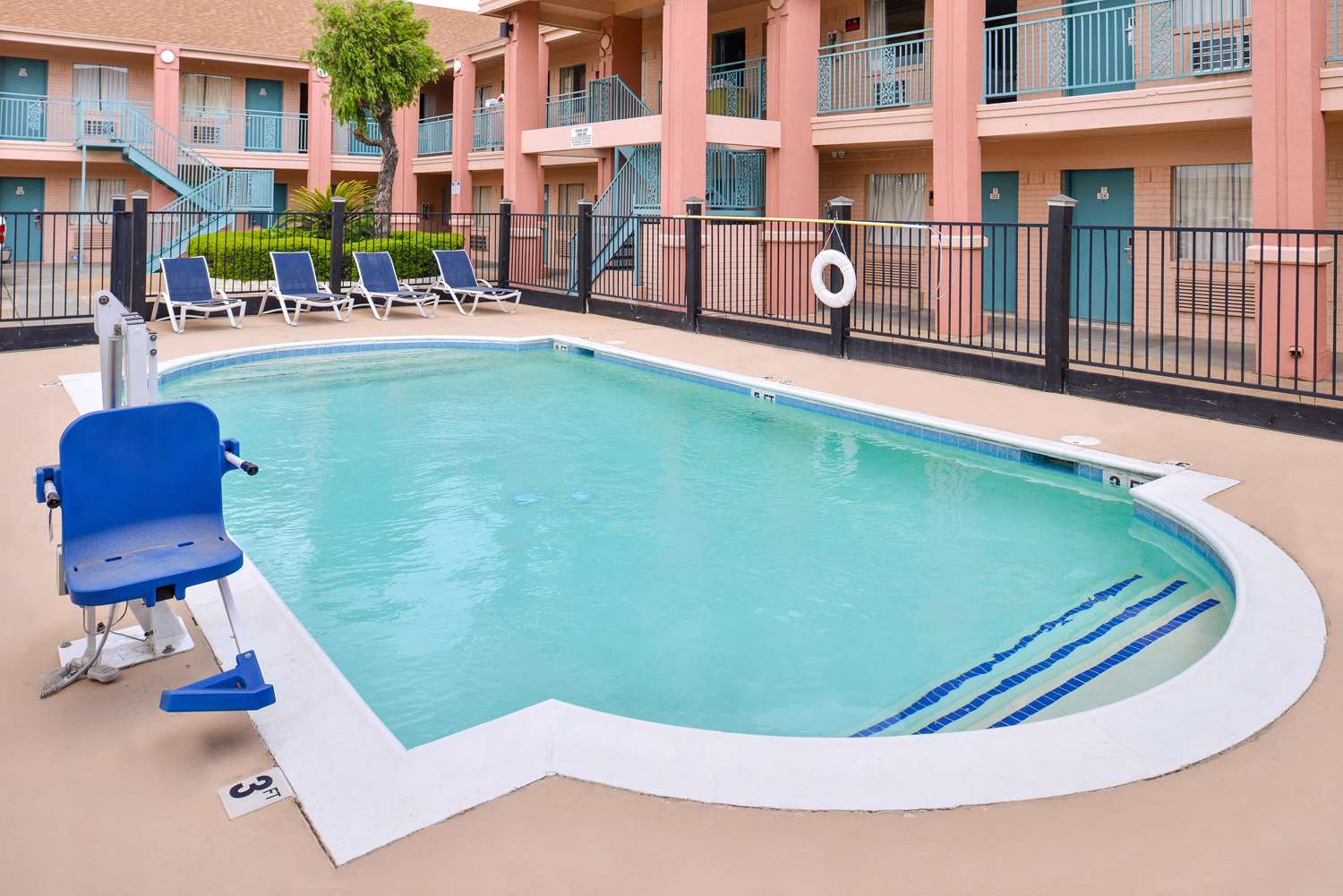 Americas Best Value Inn Clute Lake Jackson 24/24