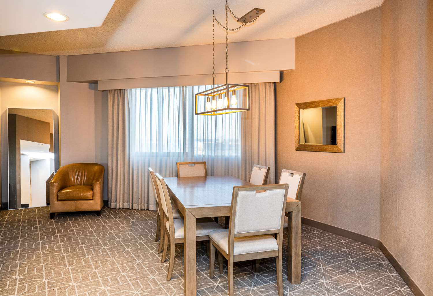 Hilton Richardson Dallas 23/53