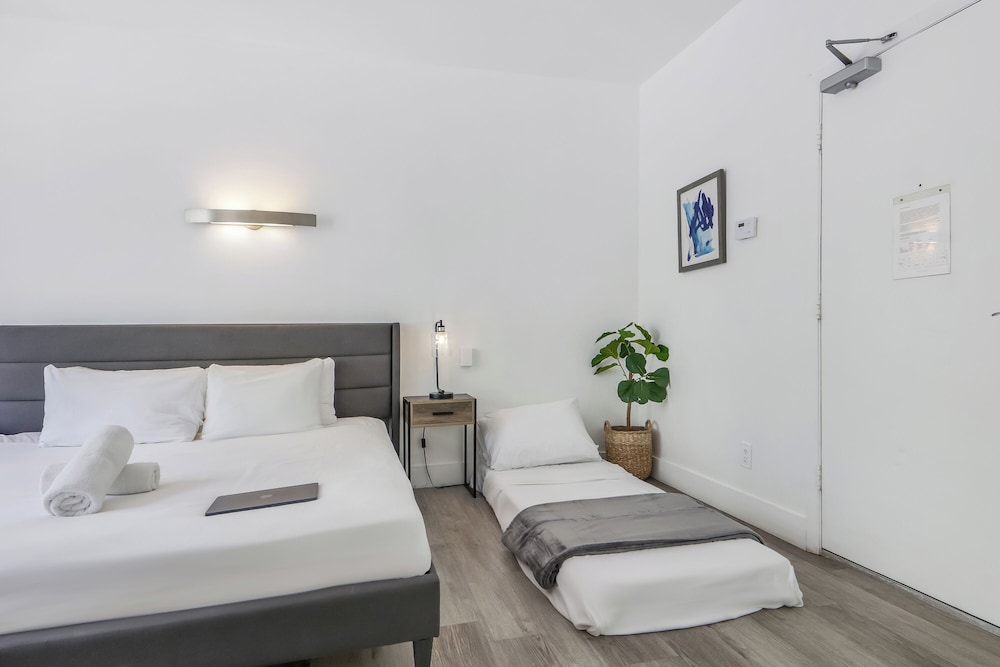 STANDARD, MULTIPLE BEDS, PRIVATE BATHROOM
