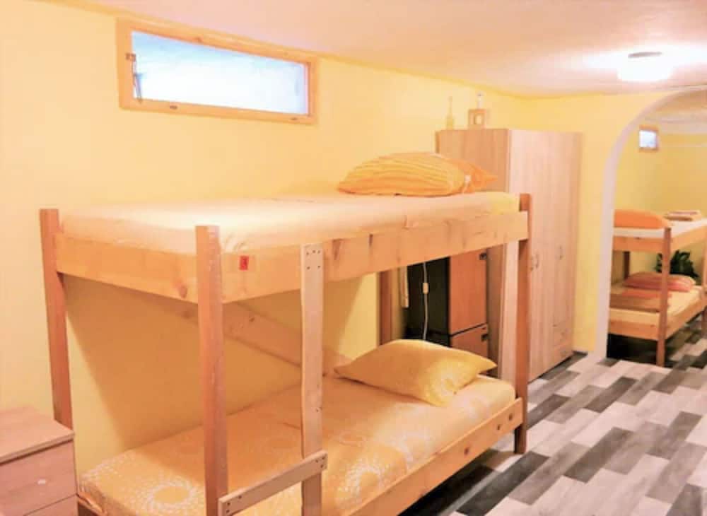 DRAGAN'S DEN HOSTEL 11/49
