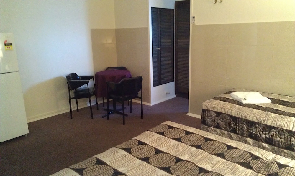 AVALON MOTEL 34/45