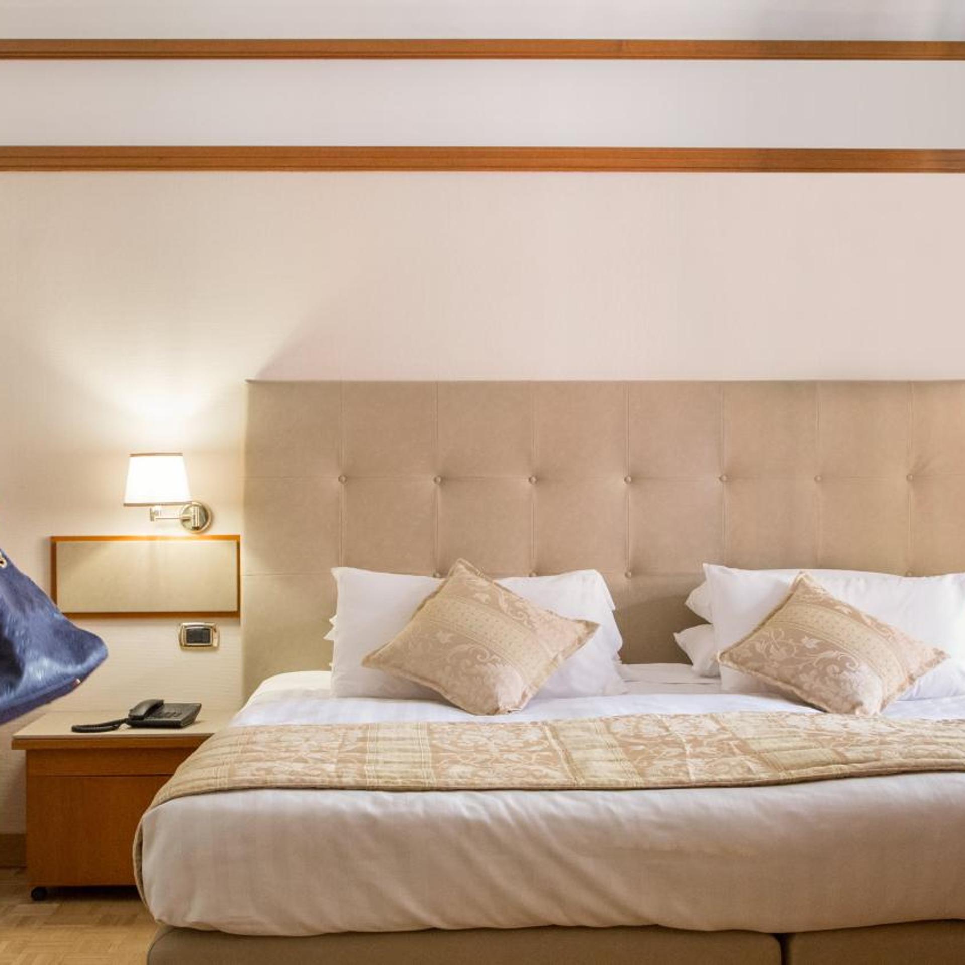 SUPERIOR, DOUBLE OR TWIN BED