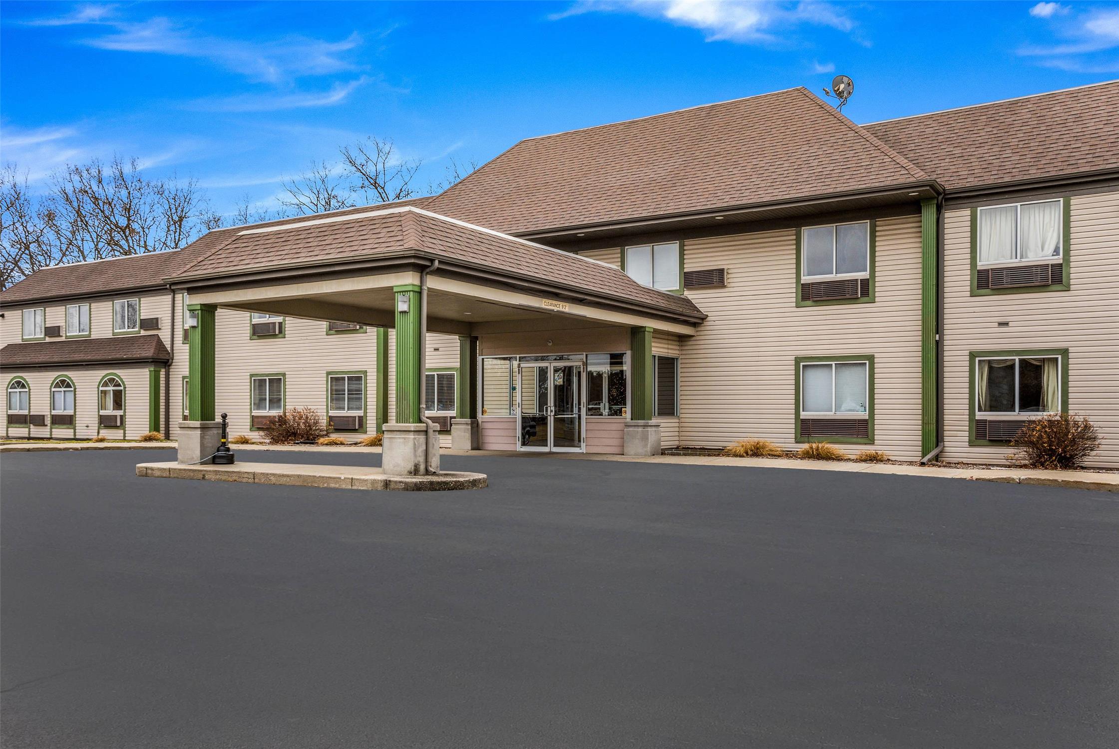 Econo Lodge Whitehall Near Michigan's Adventure 1/7