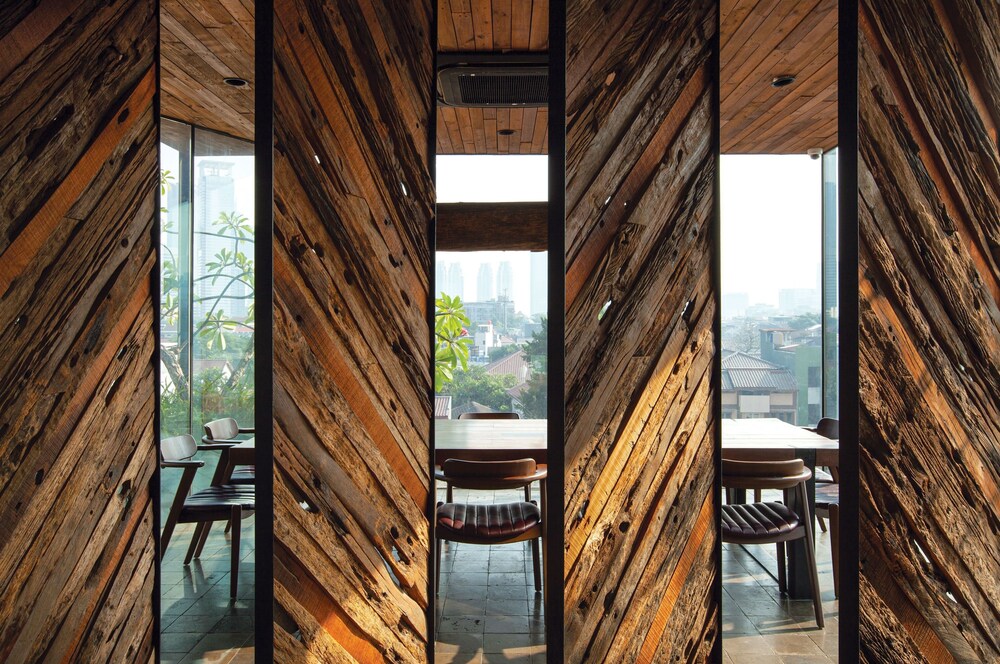 MIERS Kuningan, ARTOTEL Curated 34/38