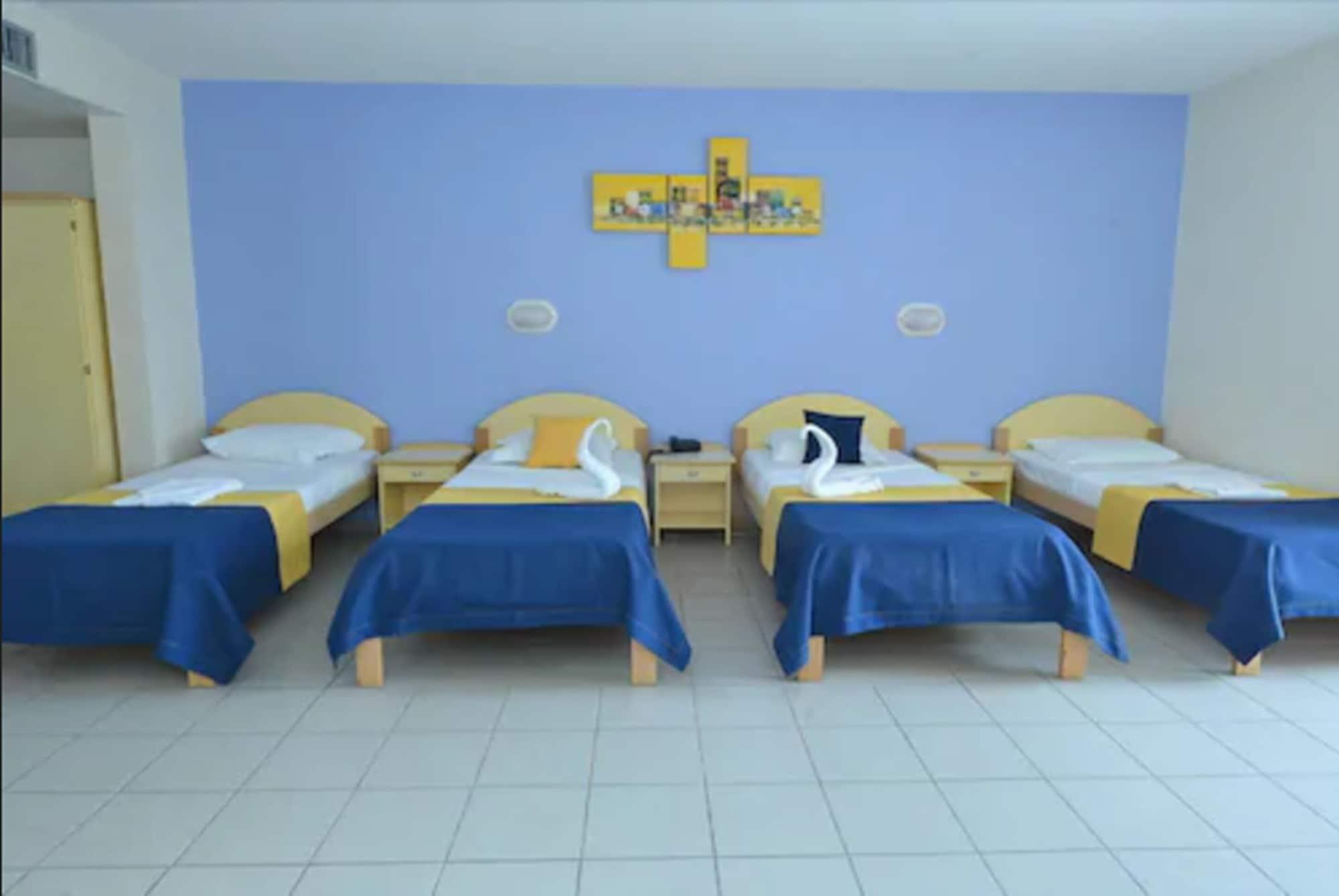غرفة أساسية رباعية بغرفة نوم واحدة، Centre International de Sejour Hostel 5/6
