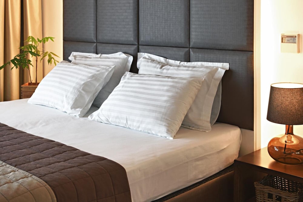 CHAKRA SUITES 8/21