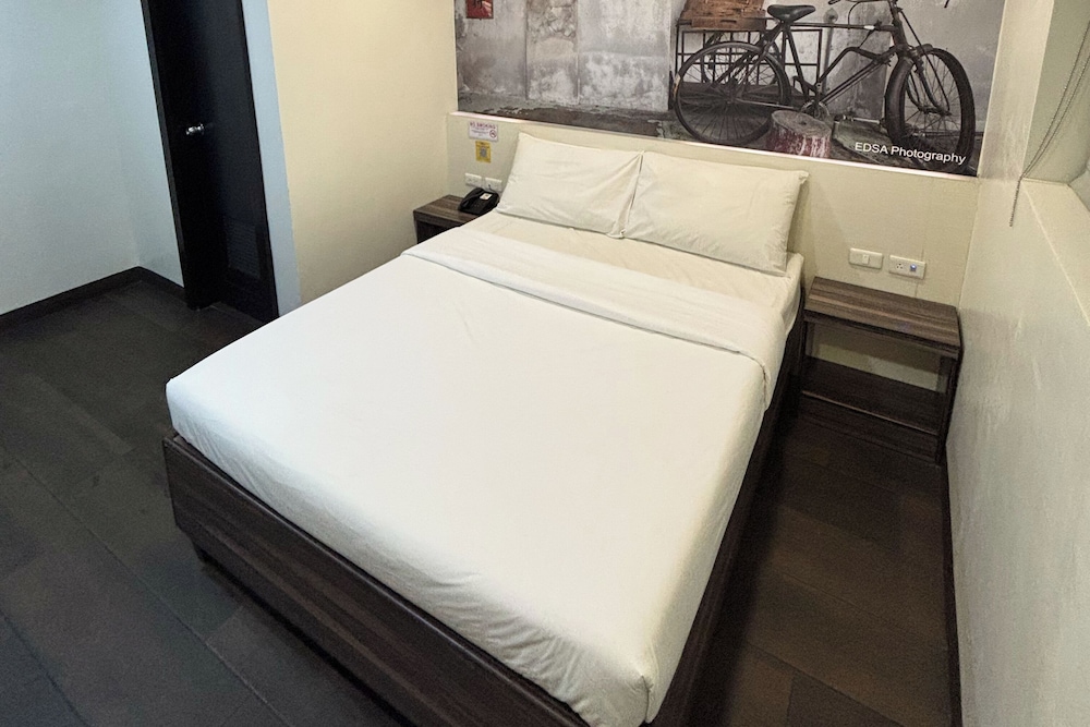 DELUXE, DOUBLE BED