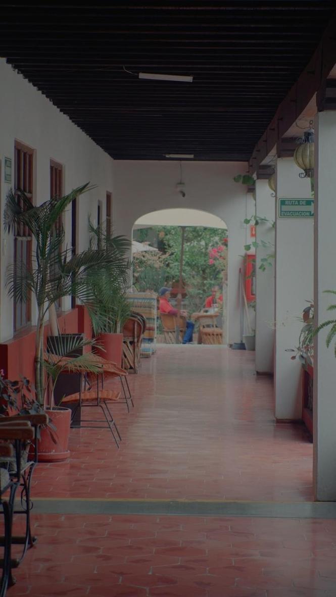 Hotel Embajadoras 37/54