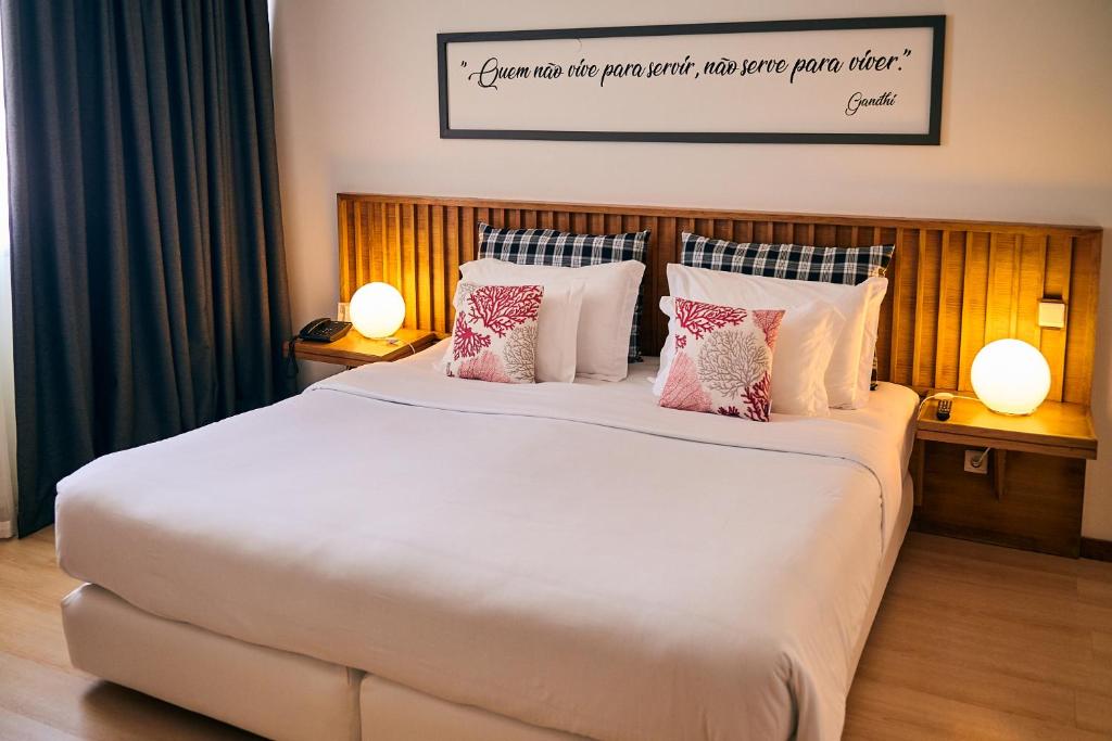 غرفة بسرير مزدوج أو سريرين منفصلين بإطلالة على الجبل