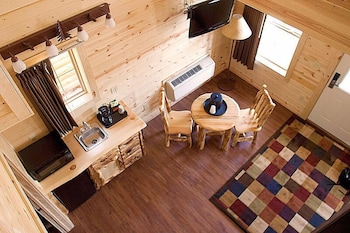 Cabins of Mackinaw 32/53