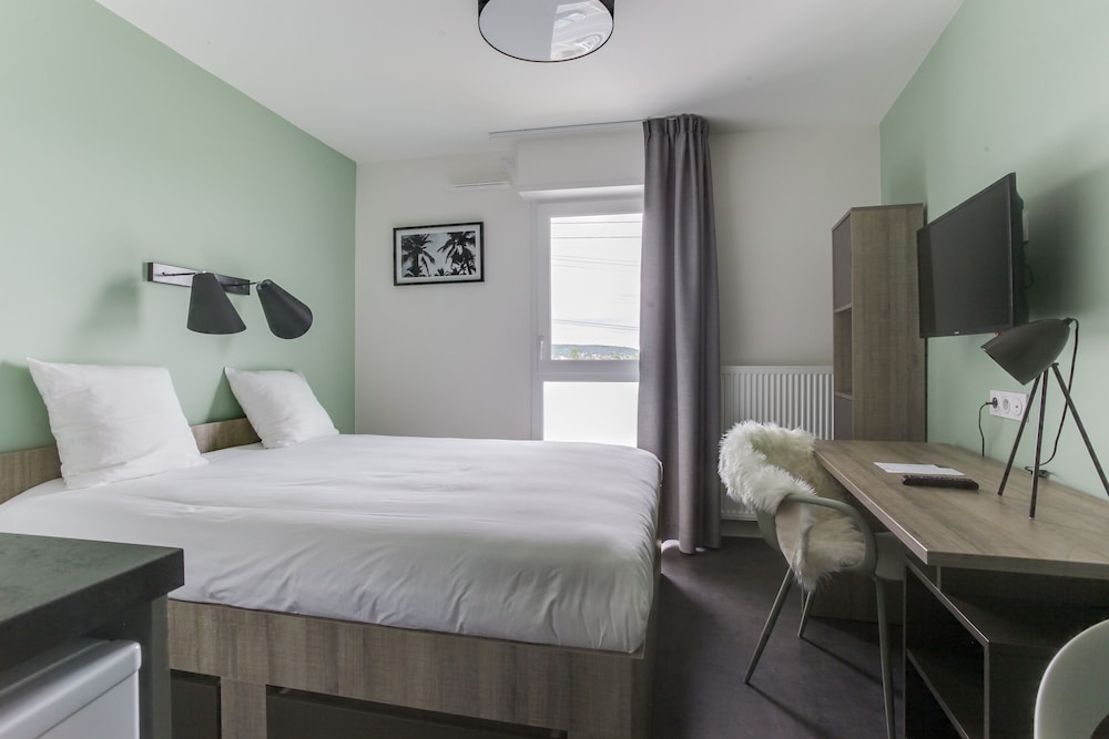 STUDIO, DOUBLE BED