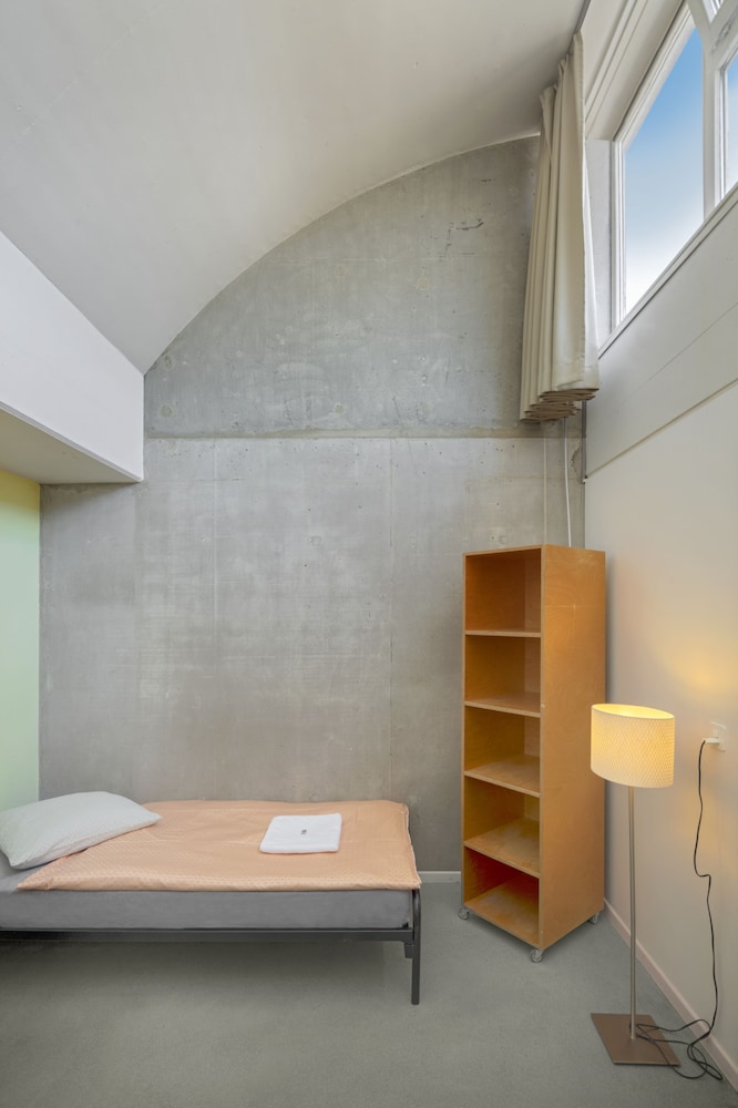 Lausanne Youth Hostel Jeunotel 9/40