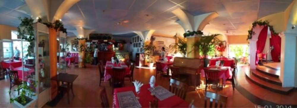 Little Italy Hotel 58/74