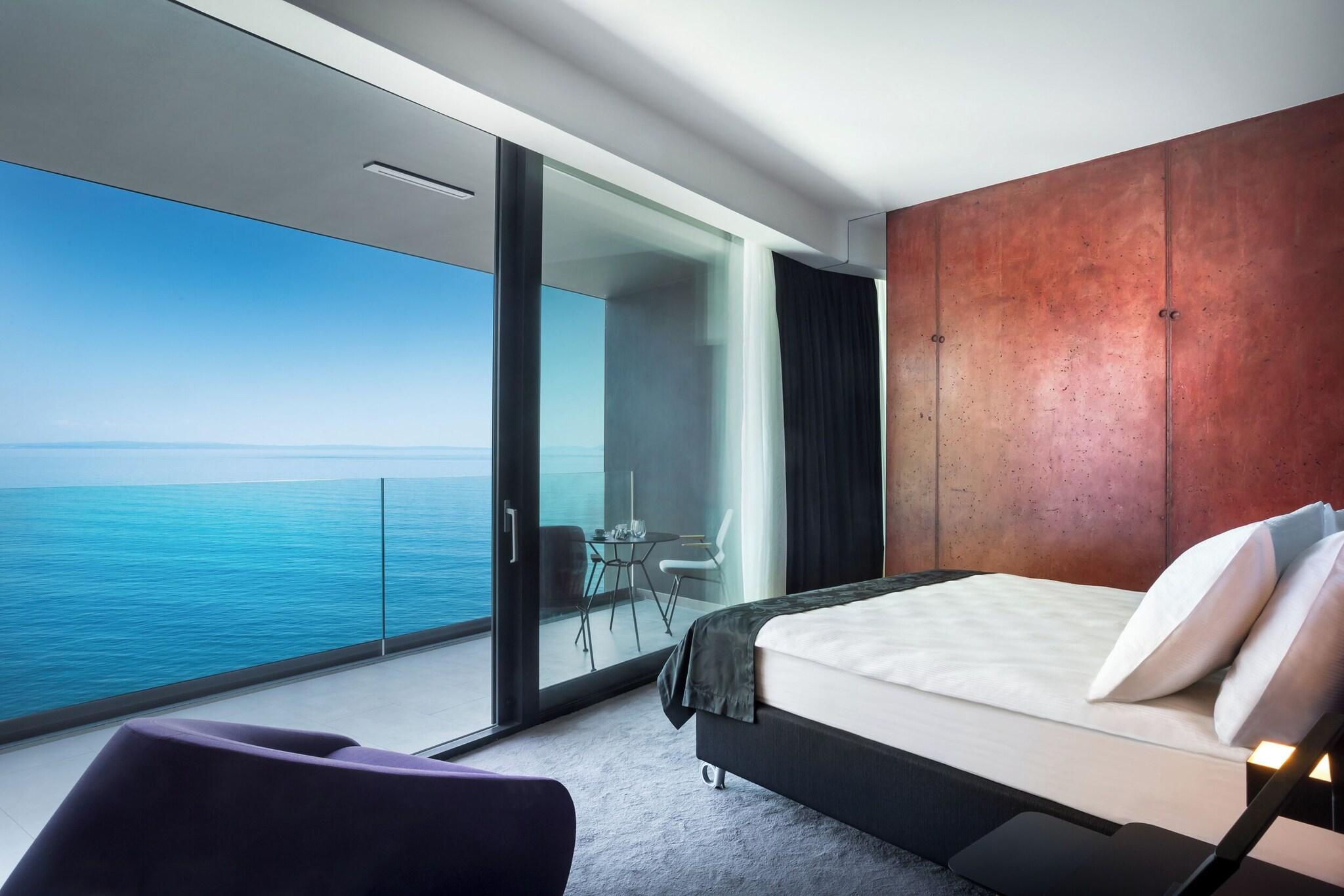 EXECUTIVE, KING BED, SEA VIEW