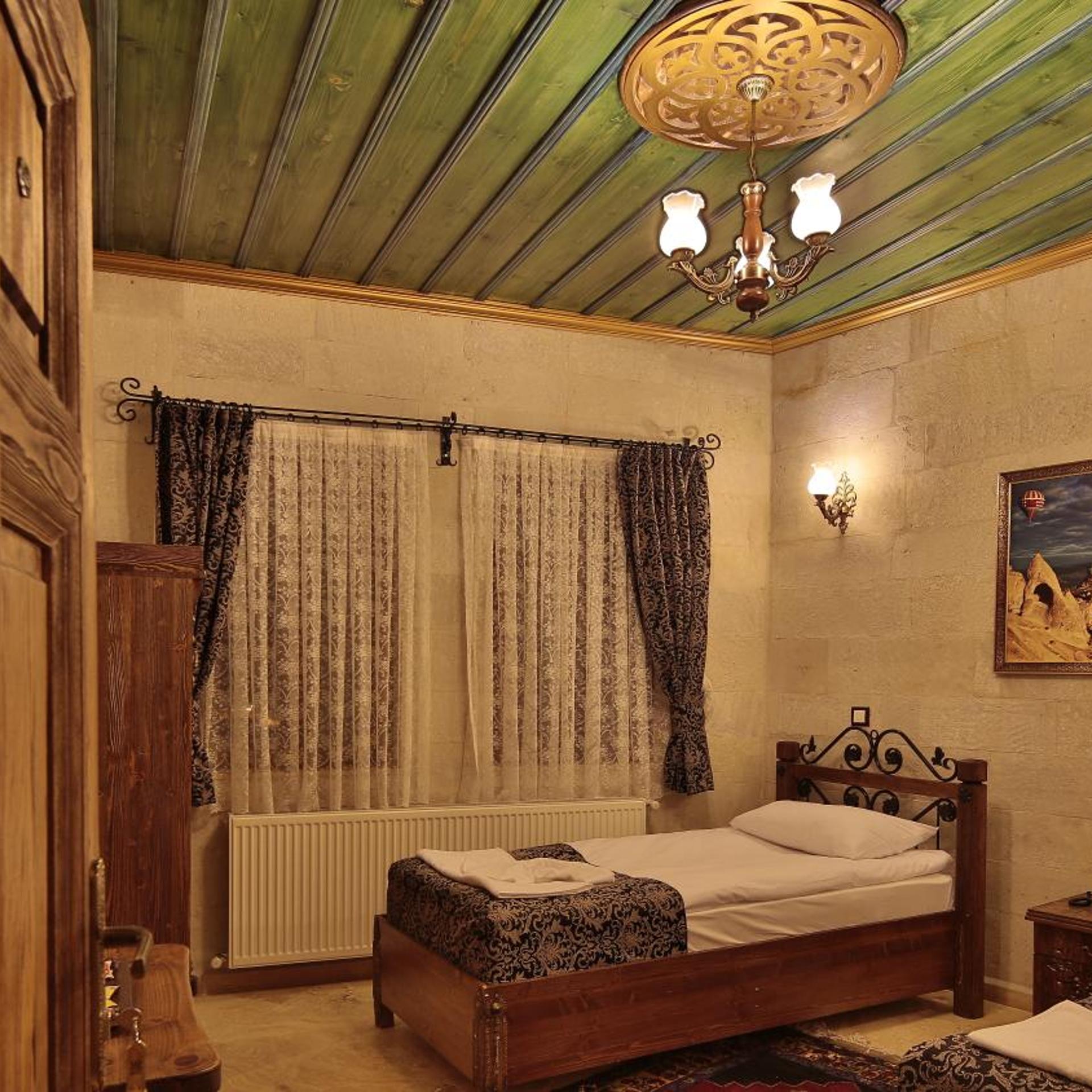 DELUXE, TWIN BEDS