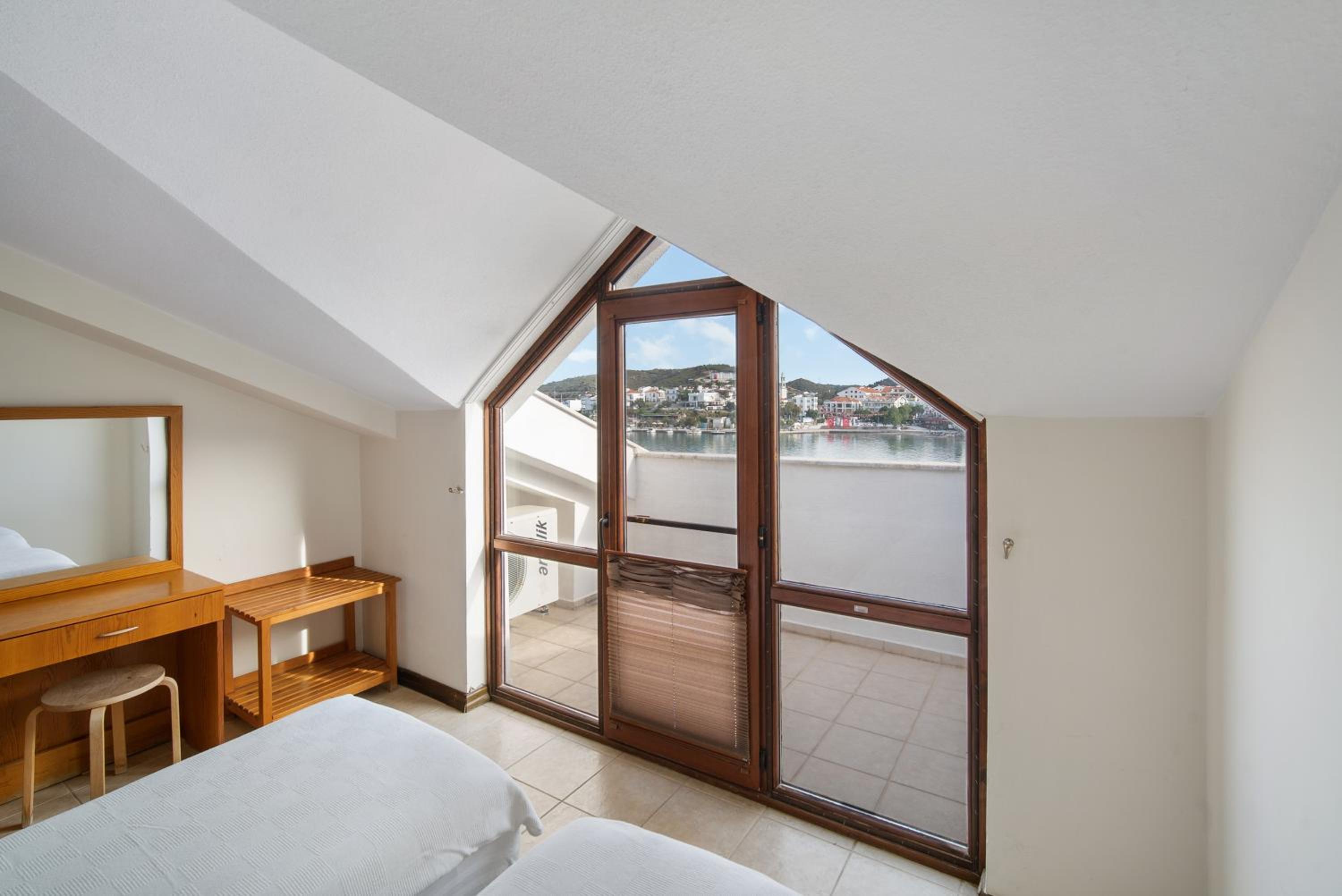 لوفت، Fora Apart Hotel 3/4