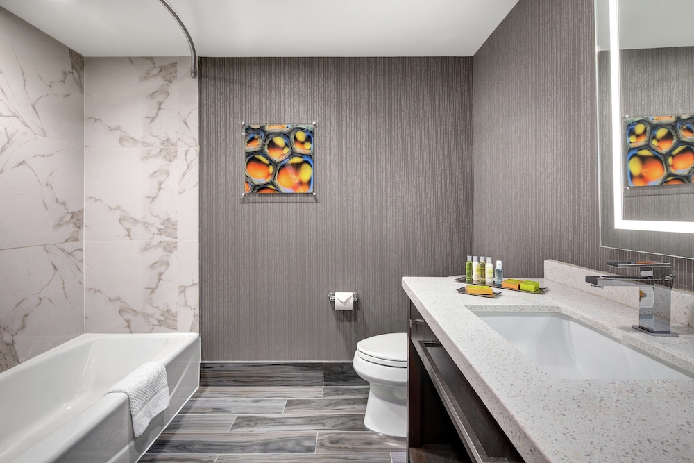 Doubletree by Hilton Toronto Airport 14/47