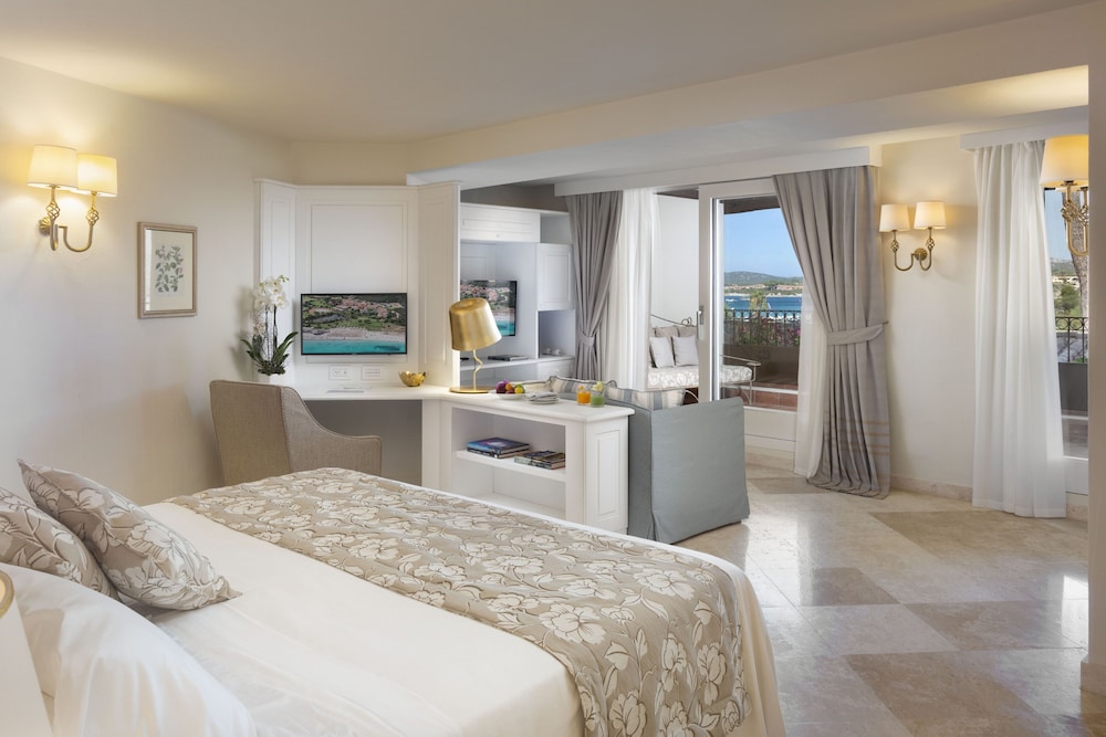 Junior Suite, Triple, King Bed, Sea Side, 2 Sofa