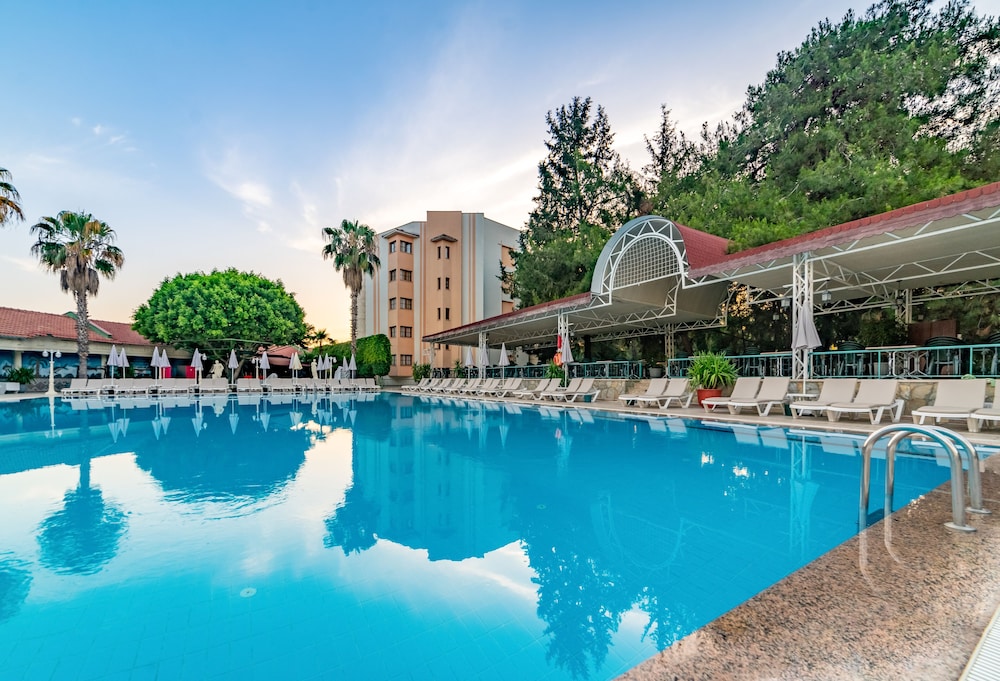 Armas Kaplan Paradise Hotel 59/63