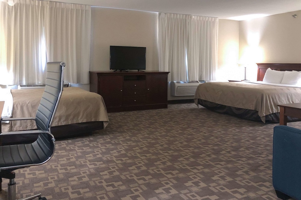 Quality Inn I-70 at Wanamaker 19/40