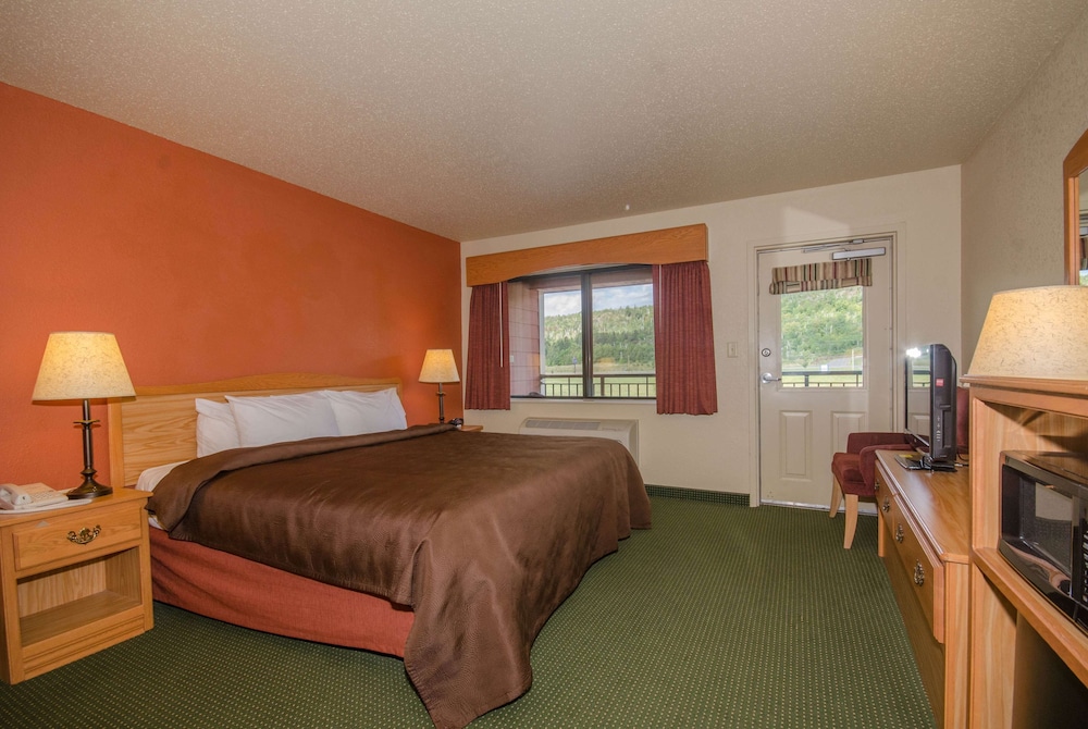 AmericInn by Wyndham Silver Bay 11/59