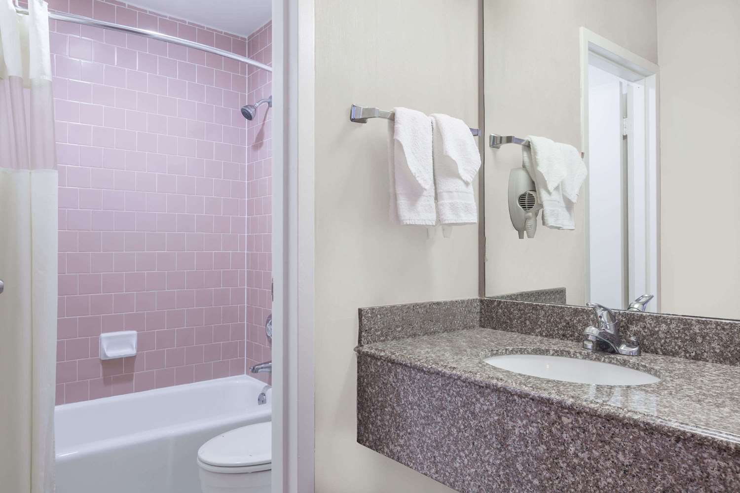 Super 8 By Wyndham Metairie 24/26
