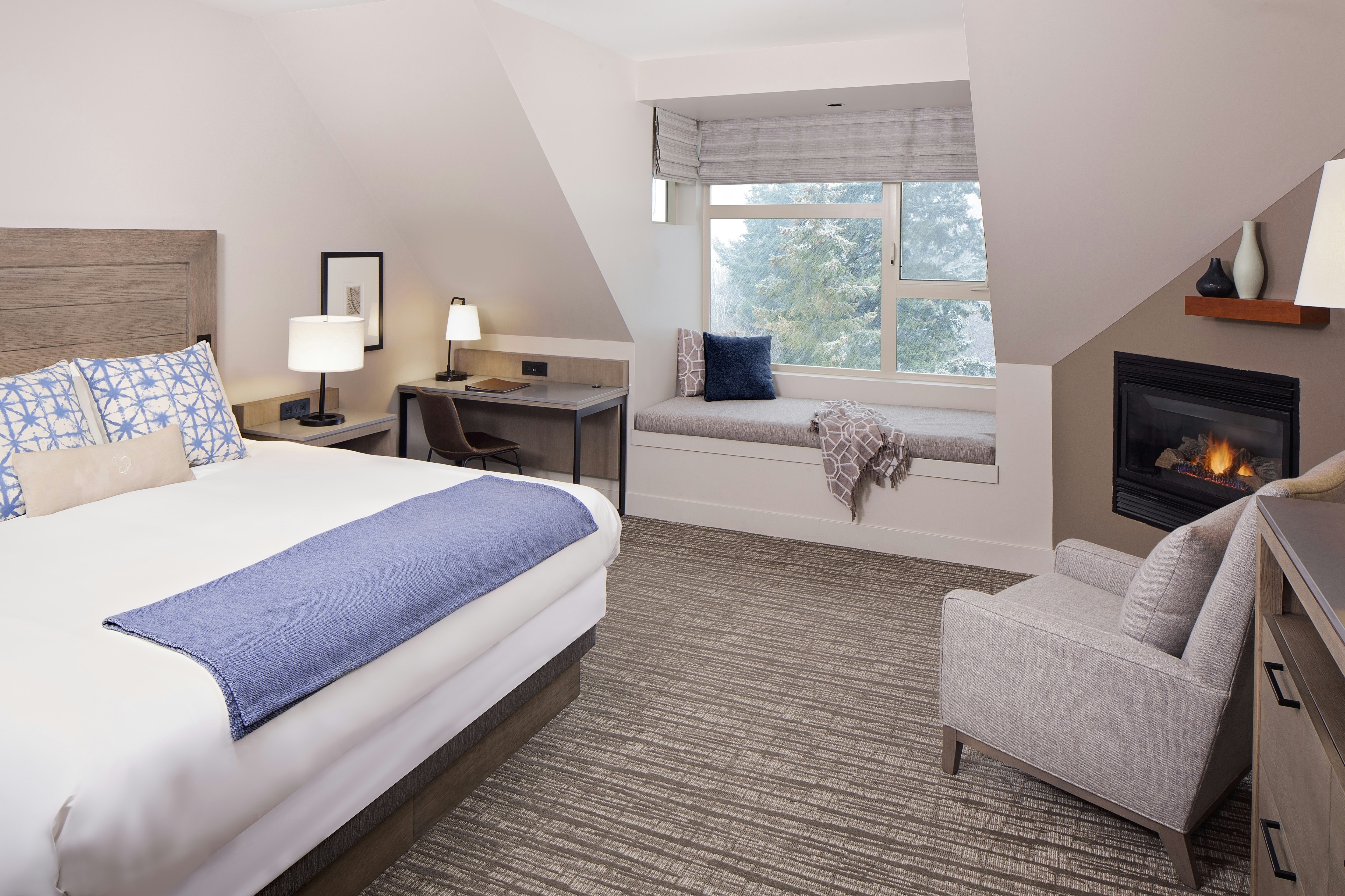 Room, King Bed, Partial Bay View