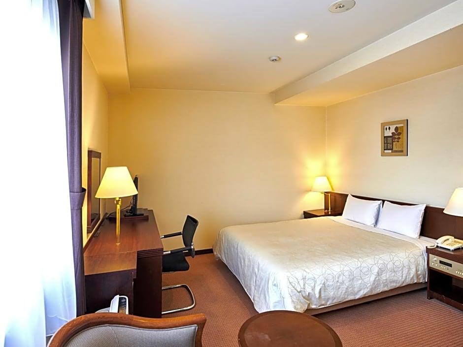Courtland Hotel 14/33
