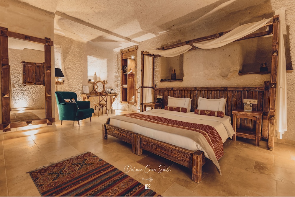 CAVE, DELUXE, SUITE, HOT TUB