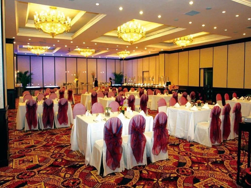 Beijing Continental Grand Hotel 33/47