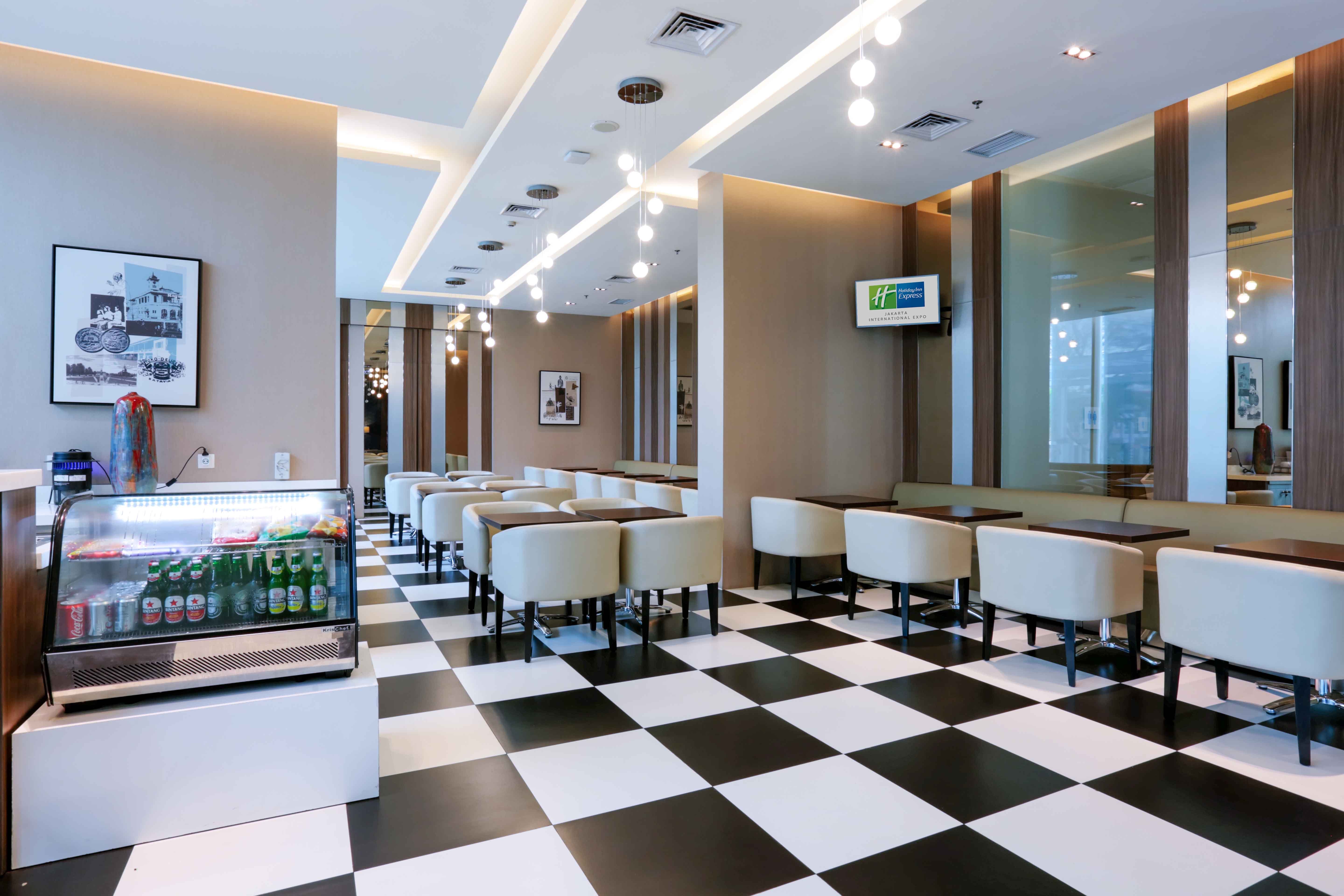 Holiday Inn Express Jakarta International Expo 68/75
