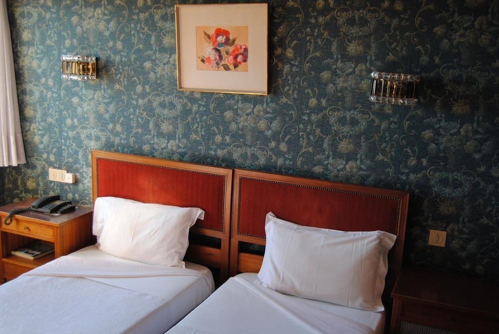 STANDARD, DOUBLE OR TWIN BED
