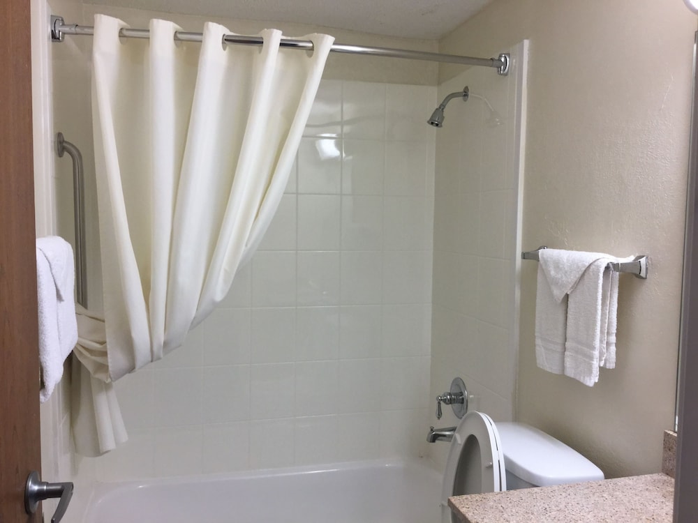 Americas Best Value Inn Jefferson City 10/33