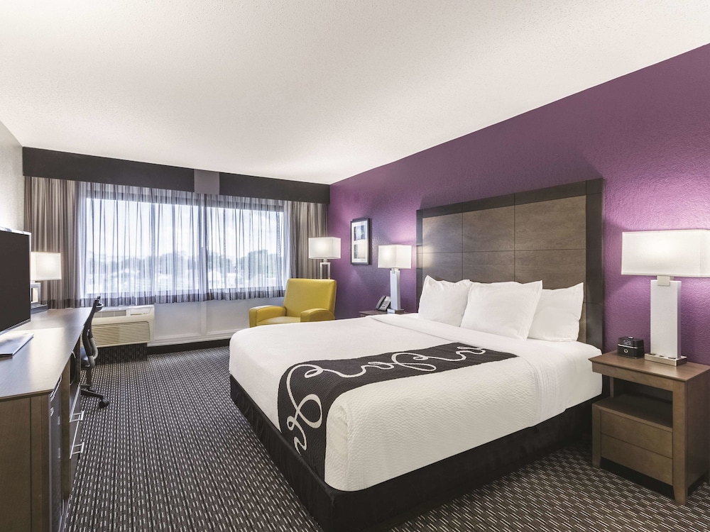 La Quinta Inn & Suites by Wyndham Virginia Beach 17/46
