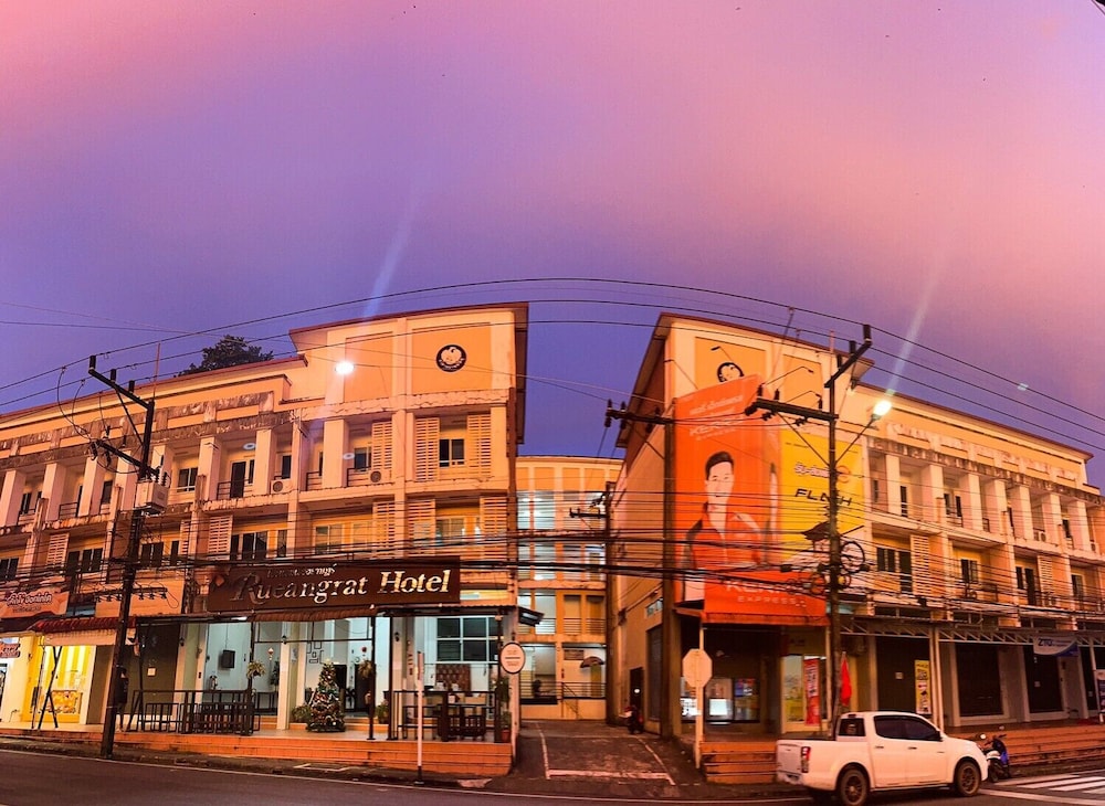 Rueangrat Hotel 5/51