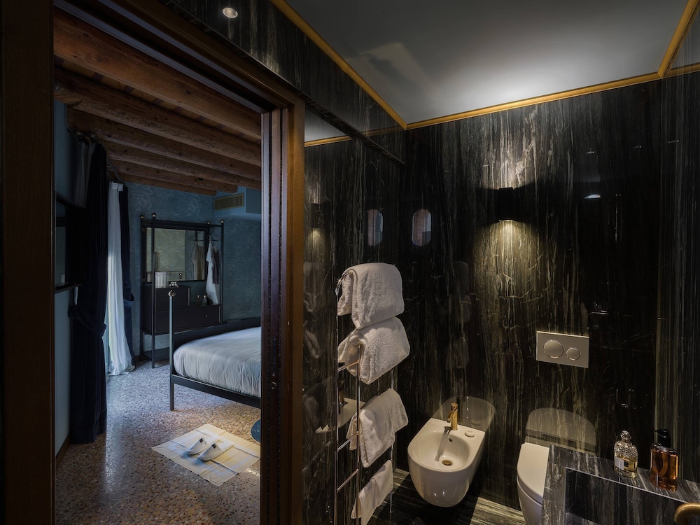 GRAND, SUITE, CANAL VIEW