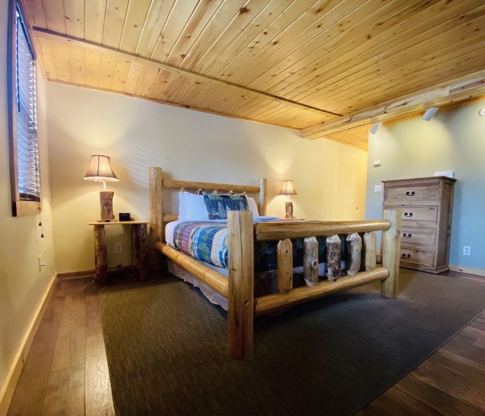 Salida Inn & Monarch Suites 67/78