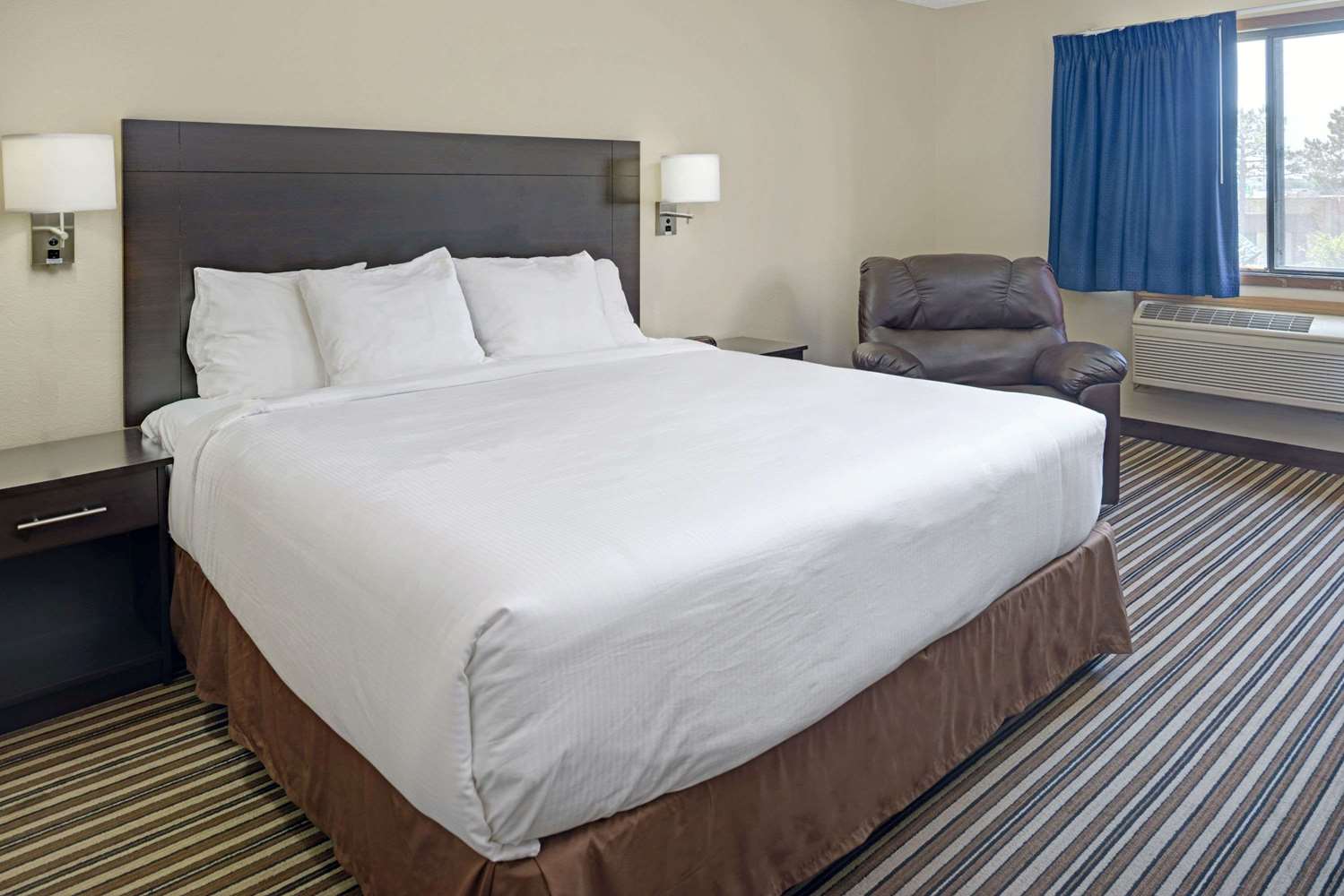 Super 8 by Wyndham Omaha I-80 West 9/23