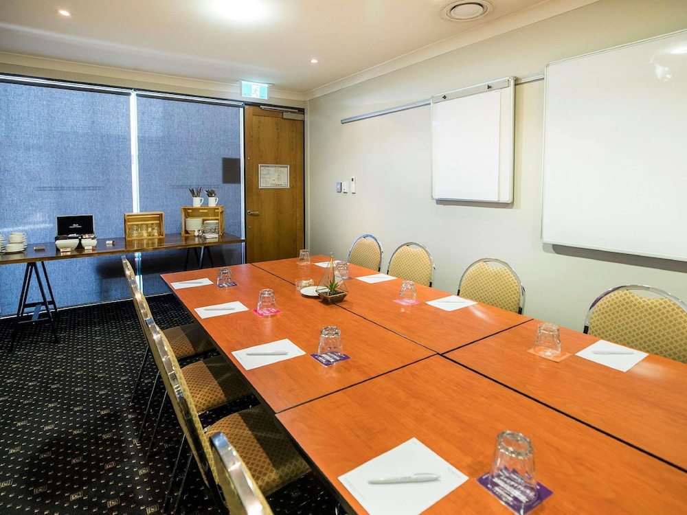 MERCURE TOWNSVILLE 50/61