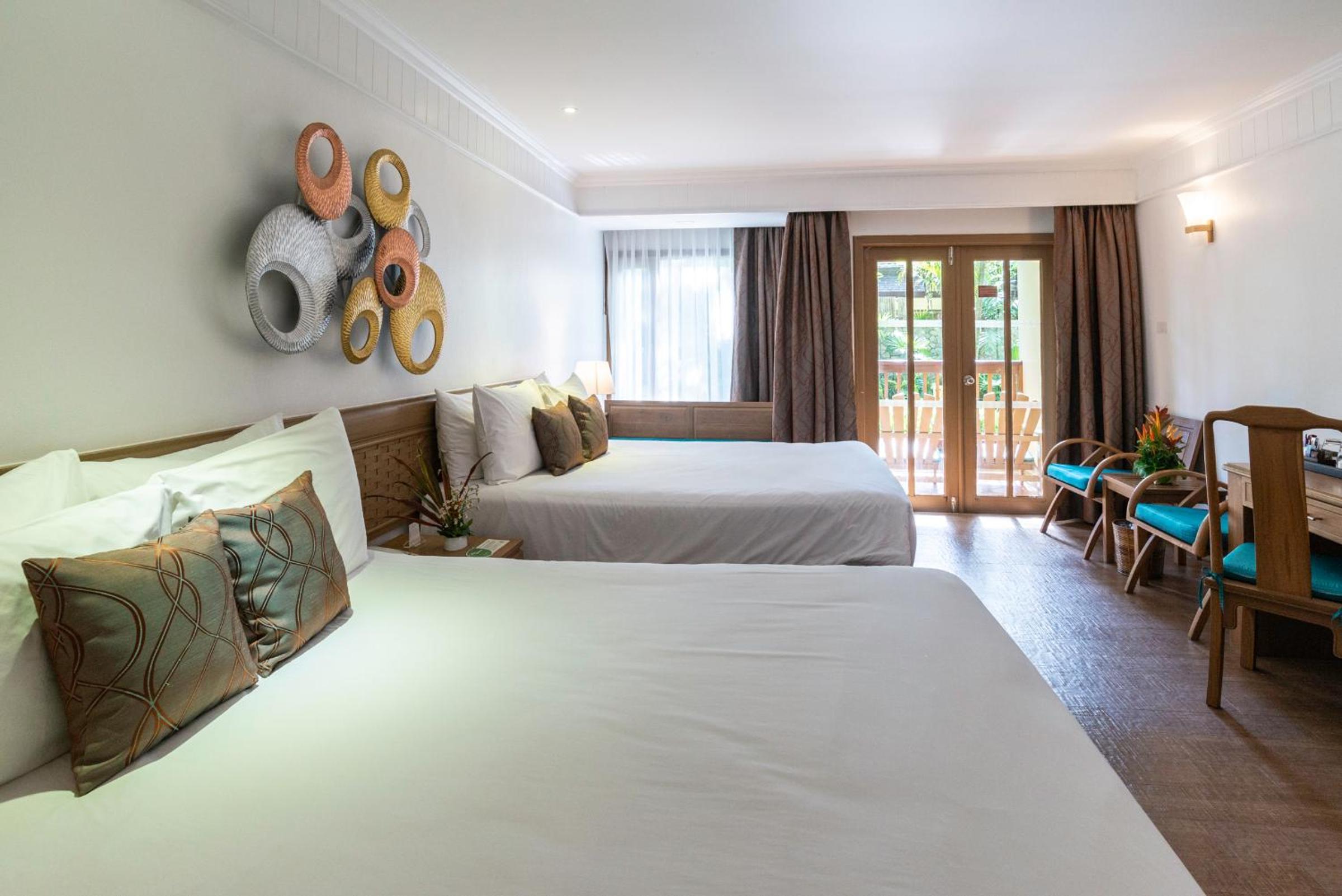 DELUXE, DOUBLE OR TWIN BED, OCEAN WING